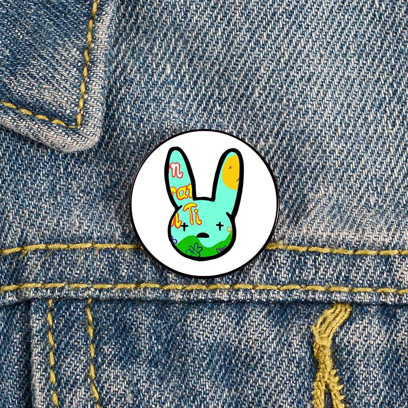 

Bunny Un Verano Worlds Hottest Tour Sin Ti Bunny Pin Custom Brooches Shirt Lapel teacher tote Bag Badge gift pins for women