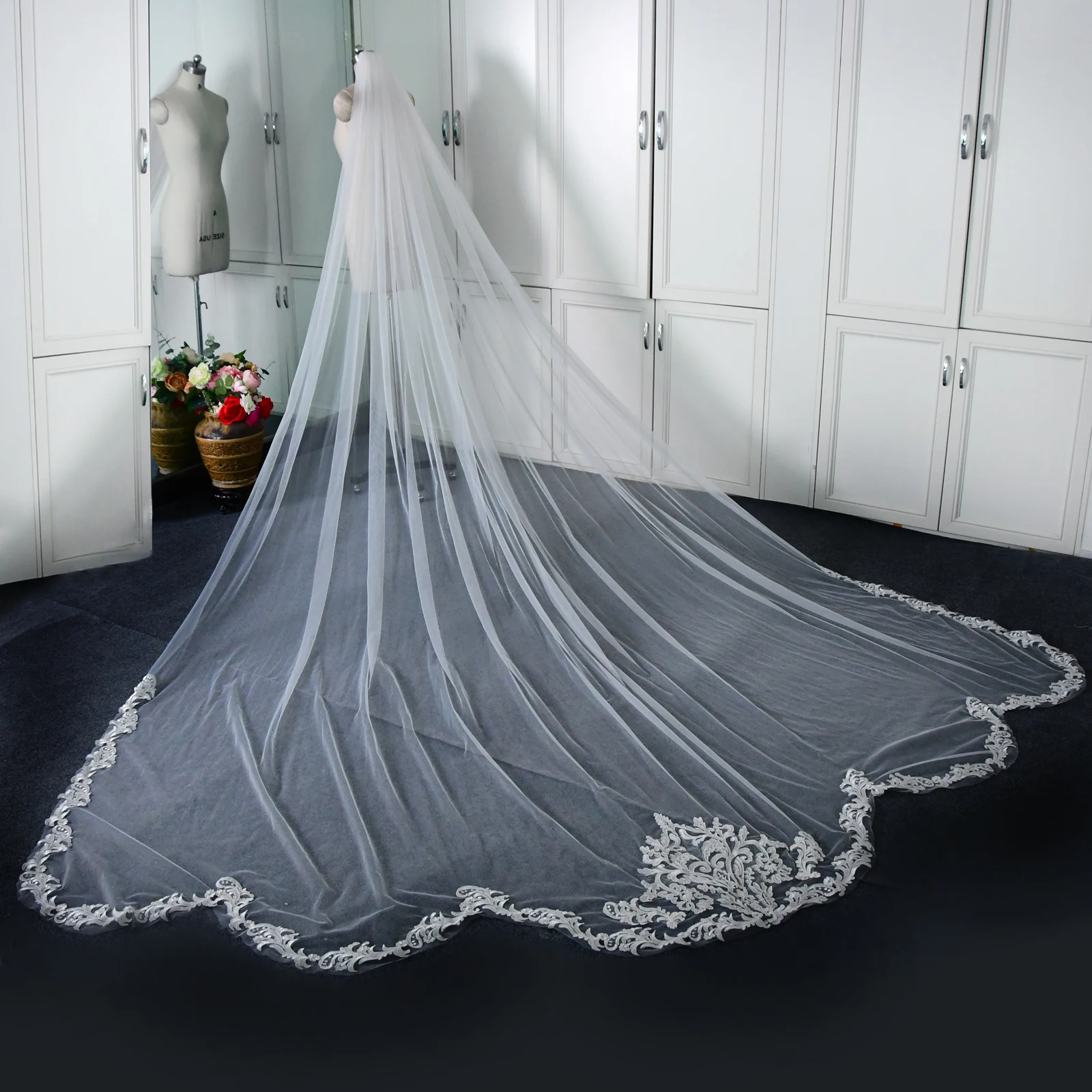 

3.5M Long Bride Veil With Comb Wedding Veils Scalloped Edge Fancy Royal Lace Trim Luxurious Cathedral Bridal Veil Head Accessory
