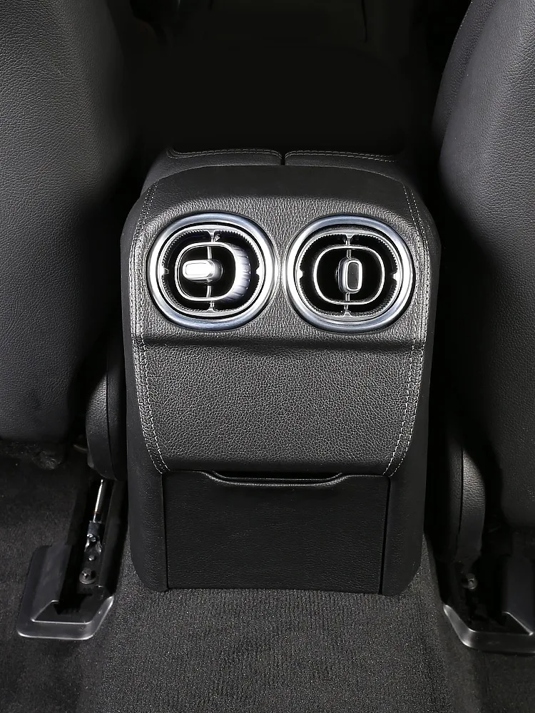 

Защитный чехол для заднего сиденья на вентиляционное отверстие, кожаная наклейка с противоударной отделкой для Mercedes Benz C260 C200 2021 2022, автомоб...