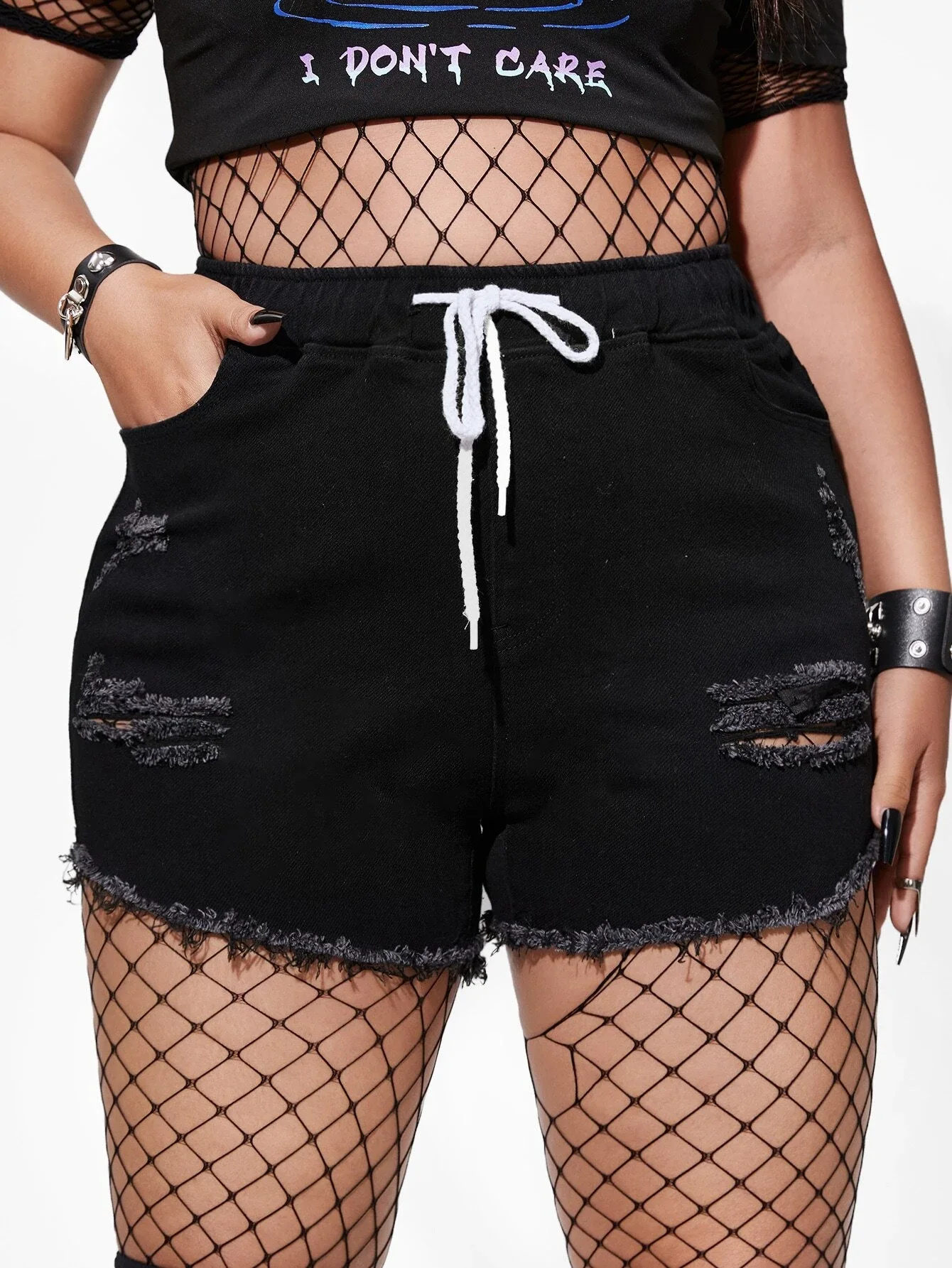 

Plus Drawstring Waist Ripped Raw Hem Denim Shorts