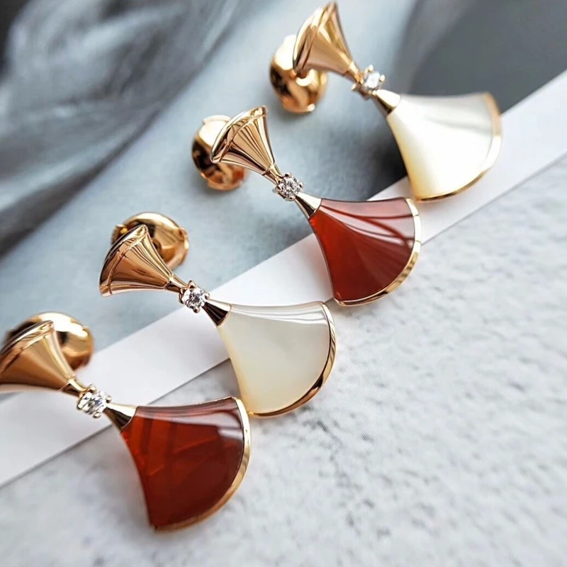 

925 Silver Gold-plated Skirt Earrings Ladies Fashion European Style High-end White Mother-of-pearl Carnelian Jewelry Brand Gift
