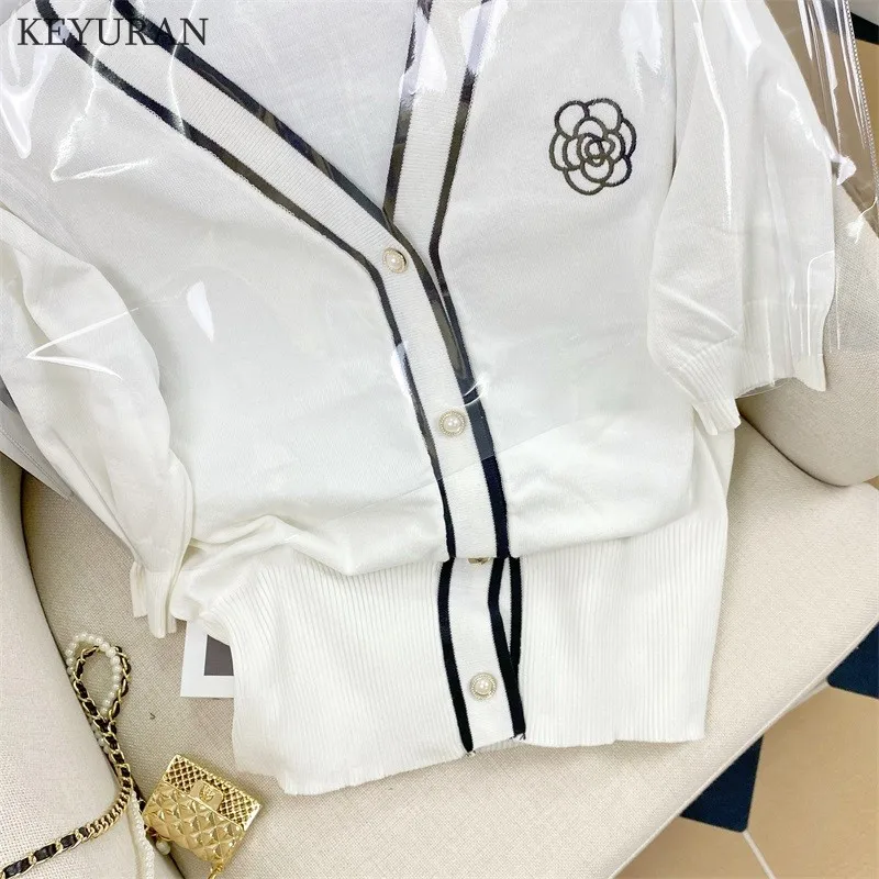 Женский вязаный кардиган с цветочной вышивкой однобортный укороченный свитер