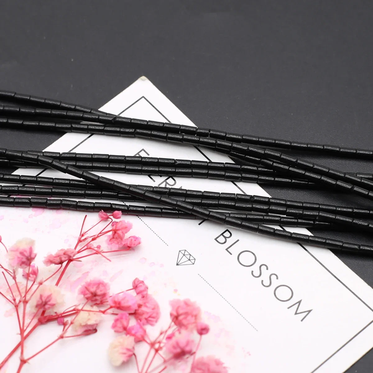 Натуральные черные агатовые бусины 2x4 мм