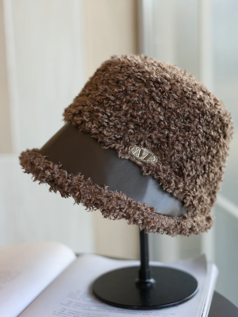 Hat Fan Retro Leather Brim Metal Logo Fisherman Lamb Wool Cute Warm Face Slimming Korean Sle Basin Autumn and Winte...
