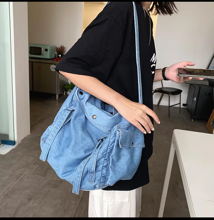 

Japanese fashion cool style large capacity women's shoulder bag 2022 new canvas bag women's messenger ins Korean literature and