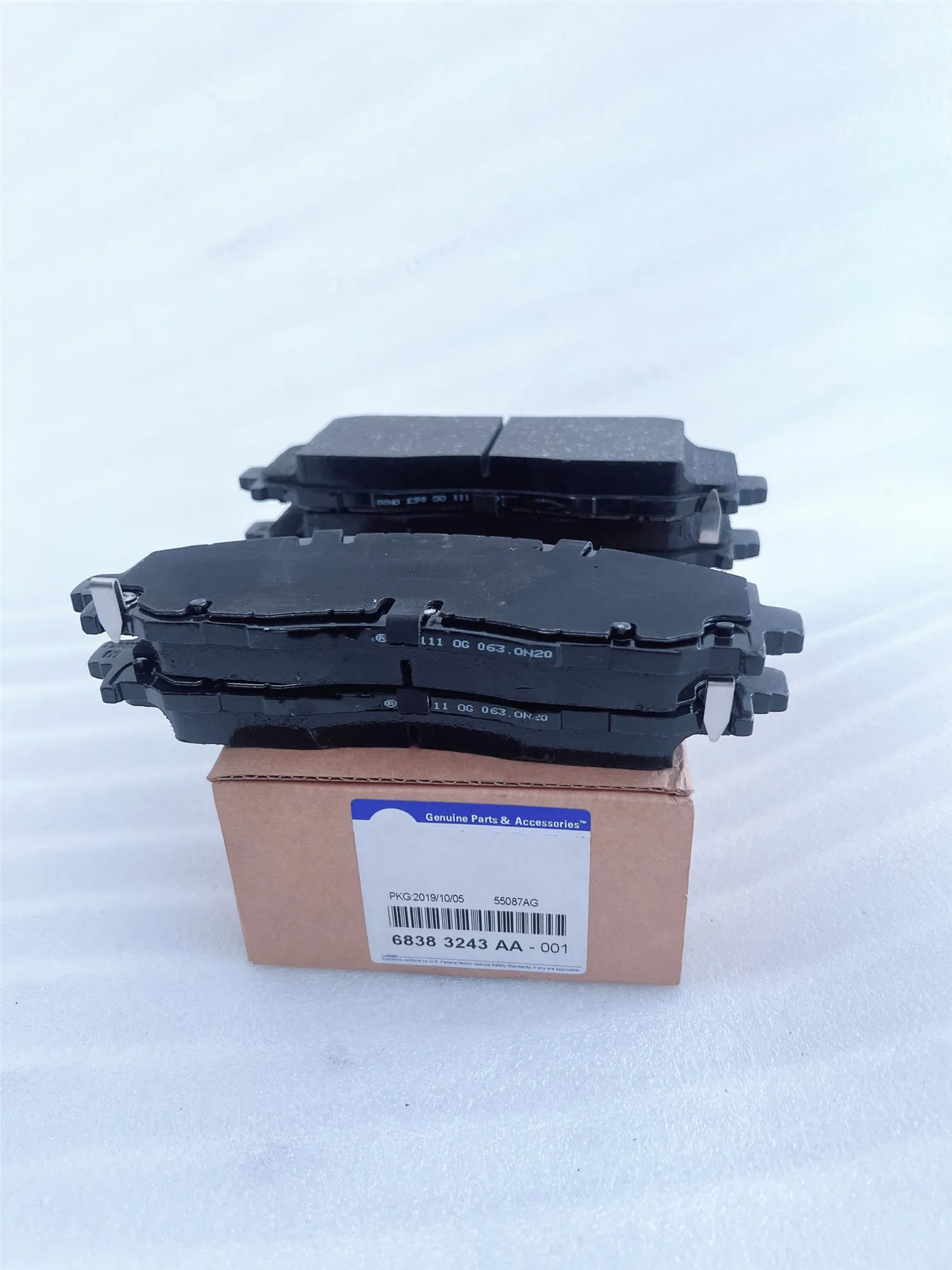 

Передние тормозные колодки Wrangler с набивкой 68383243 АА, 68456066 AB: Подходит для 2018-2024Wrangler JL, JT, J6