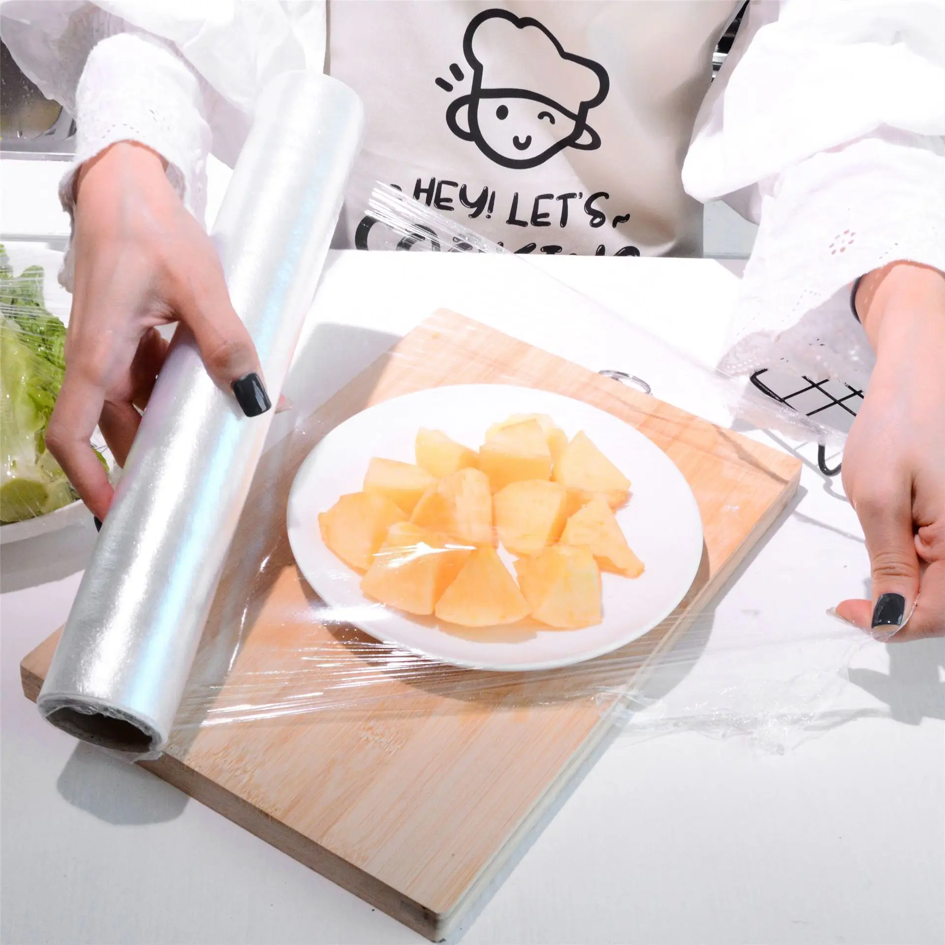 

Household Disposable Food Fruit and Vegetable Hand-tear Cling Film Convenient Sealing Good Kitchen Tools Refrigerator Cling Film