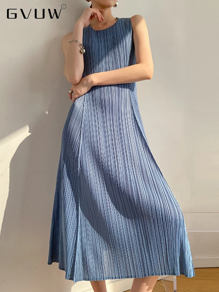 

GVUW Sleeveless Round Neck Pleated Dress Womne's 2022 Summer New Slim Thin Blue Color Long Dresses Female Clothing 25D1071
