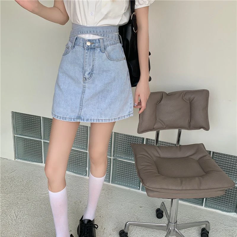 Милая привлекательная облегающая мини-юбка трапециевидной формы с бантом для