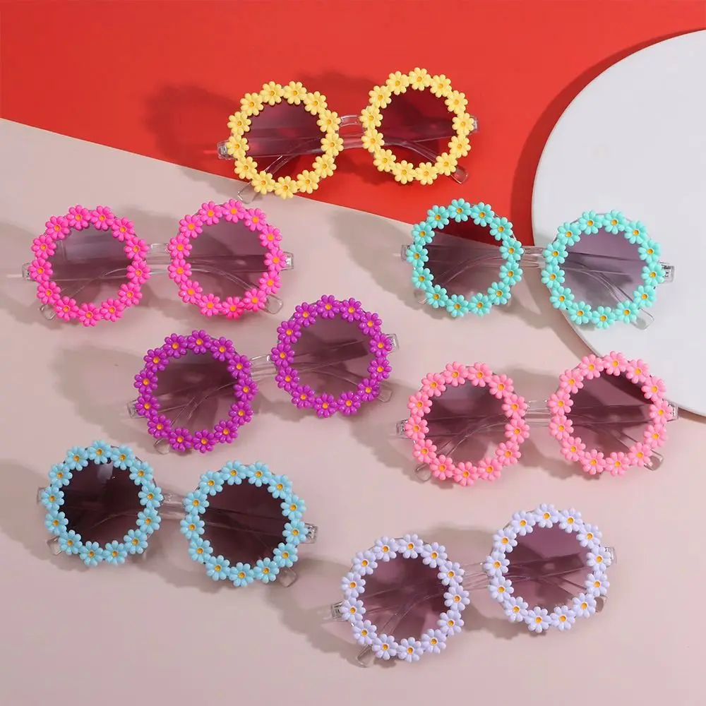 

Женские солнцезащитные очки в круглой оправе, с цветами