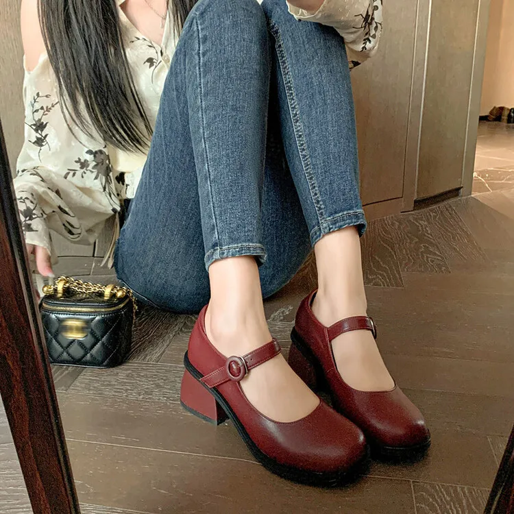 Женские классические туфли-лодочки из натуральной кожи на низком квадратном