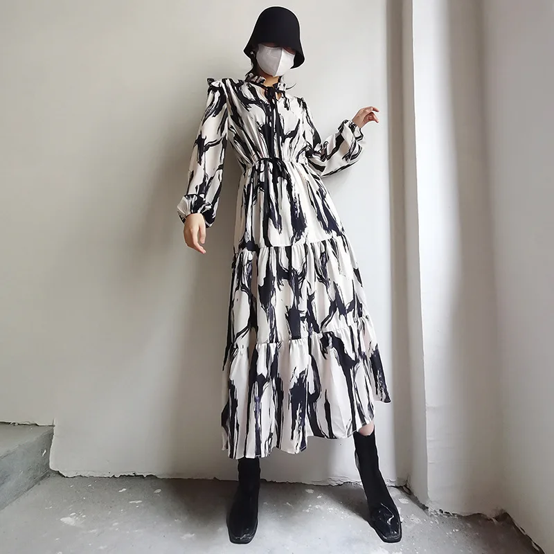 

Temperament celebrity holiday style long skirt 2022 summer new fashion small stand collar bubble sleeve ink painting Ruffle Skir