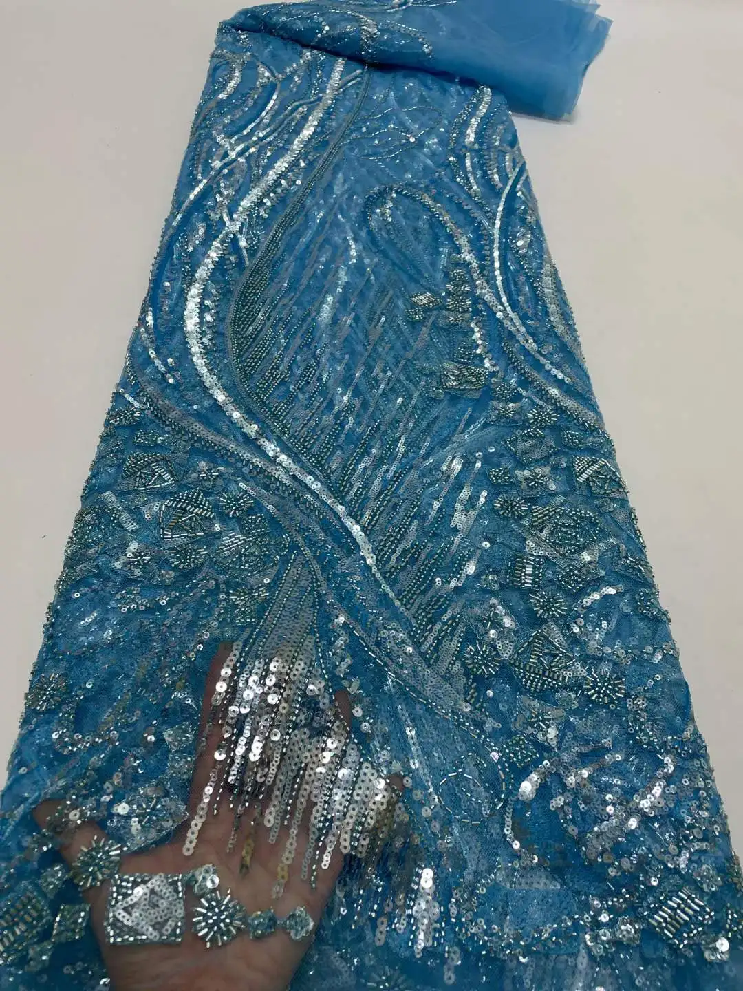 

Высококачественная вышитая бисером ткань с бисером французская Сетка кружевная нигерийская ткань для свадебных вечерних платьев дизайн