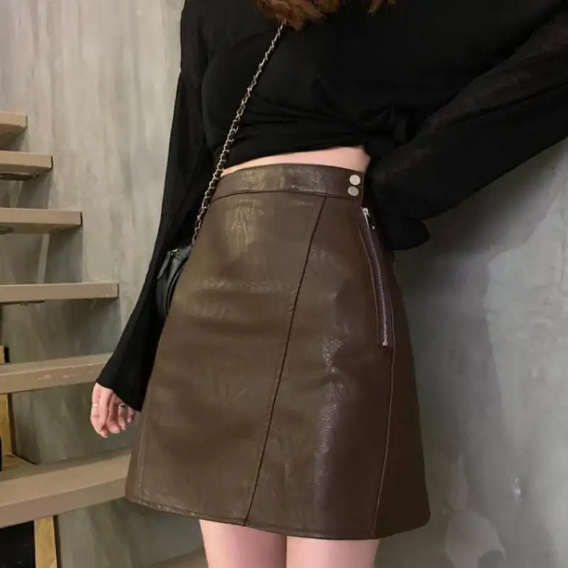 

Модные мини-юбки из искусственной кожи для женщин, пикантная облегающая юбка А-силуэта с высокой талией, Универсальные однотонные уличные ю...