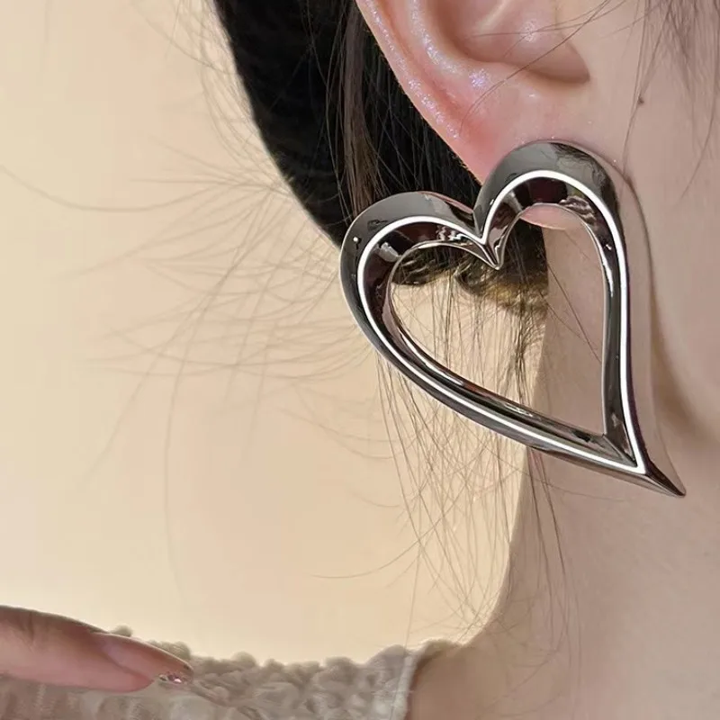 

Fashion Hollow Love Heart Earrings for Women Sweet Elegant Ms Metal Jewelry Gifts 2023 New Trendy