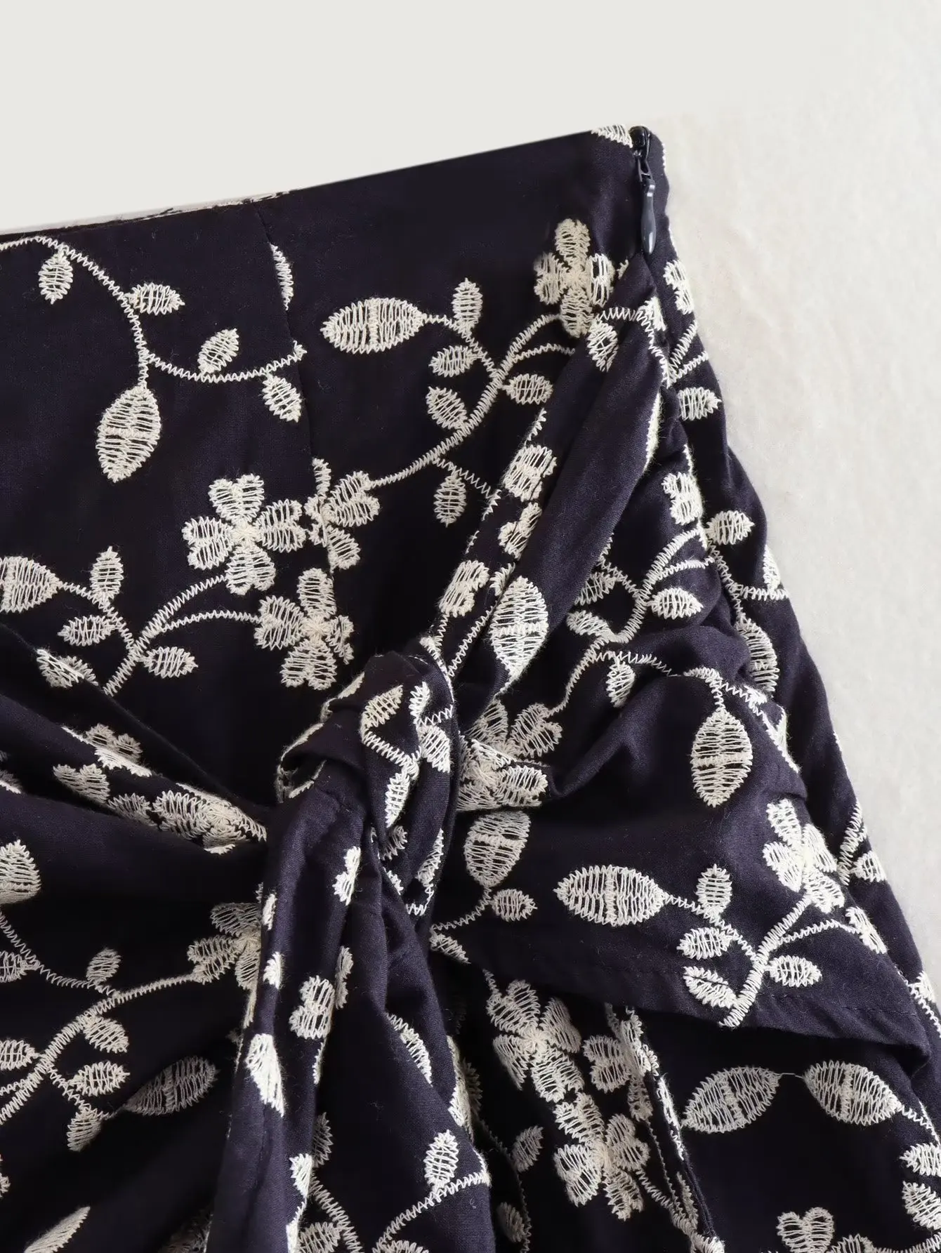 TRAF 2023 New Women Summer Fashion Flower Embroidery Bow Tied Mini Sarong Shorts Skirts Female Side Zipper Slim Hot Pants Mujer