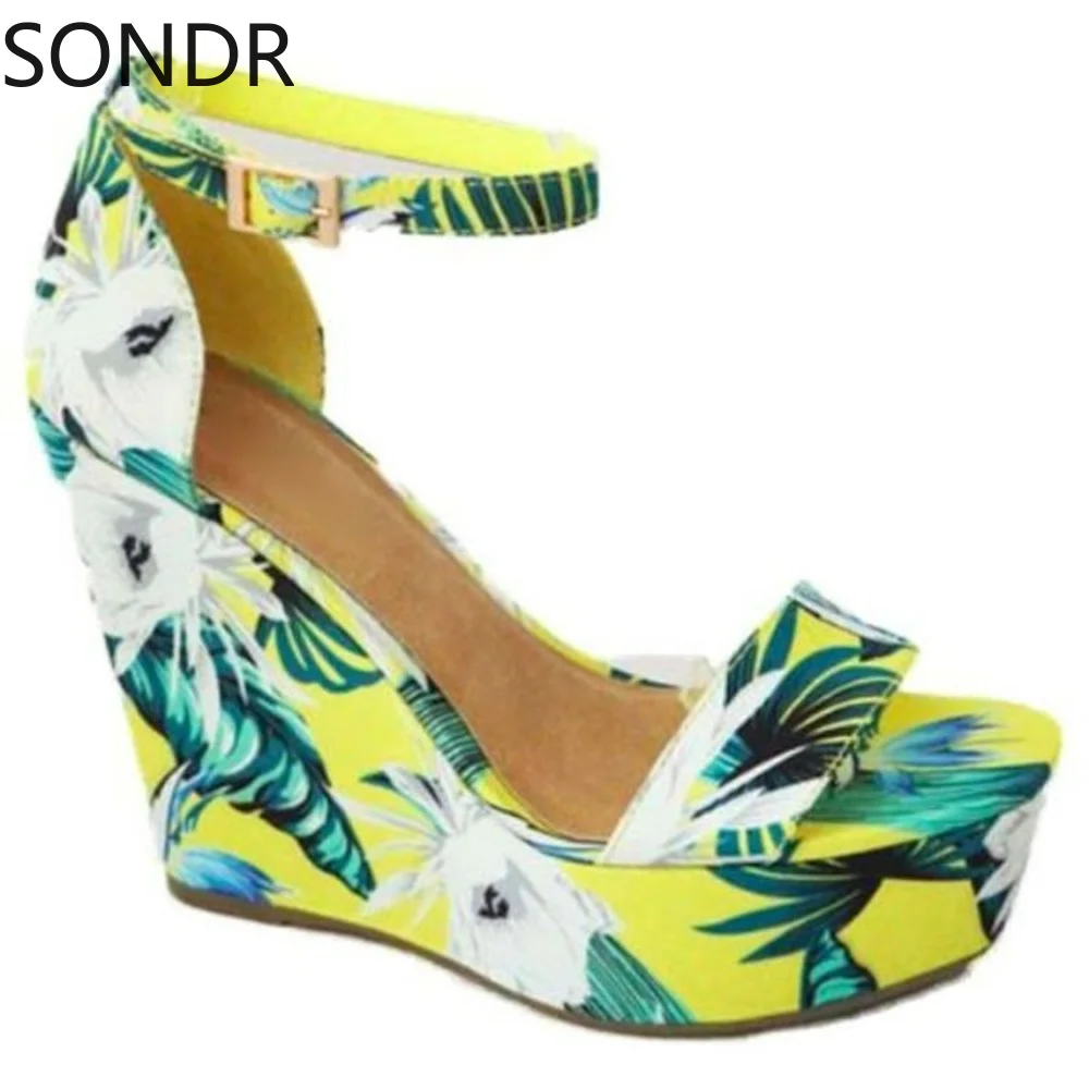 

Женские босоножки с открытым носком, разноцветные сандалии на платформе и высоком каблуке с цветочным принтом, новинка 2022