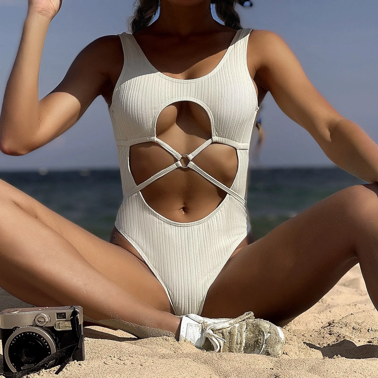 

Sexy Bikini One Piece Swimsuit Solid Female Plunge Neck Cutout Swimwear Women Backless Brazilian Monokini Bathing Suit 2021