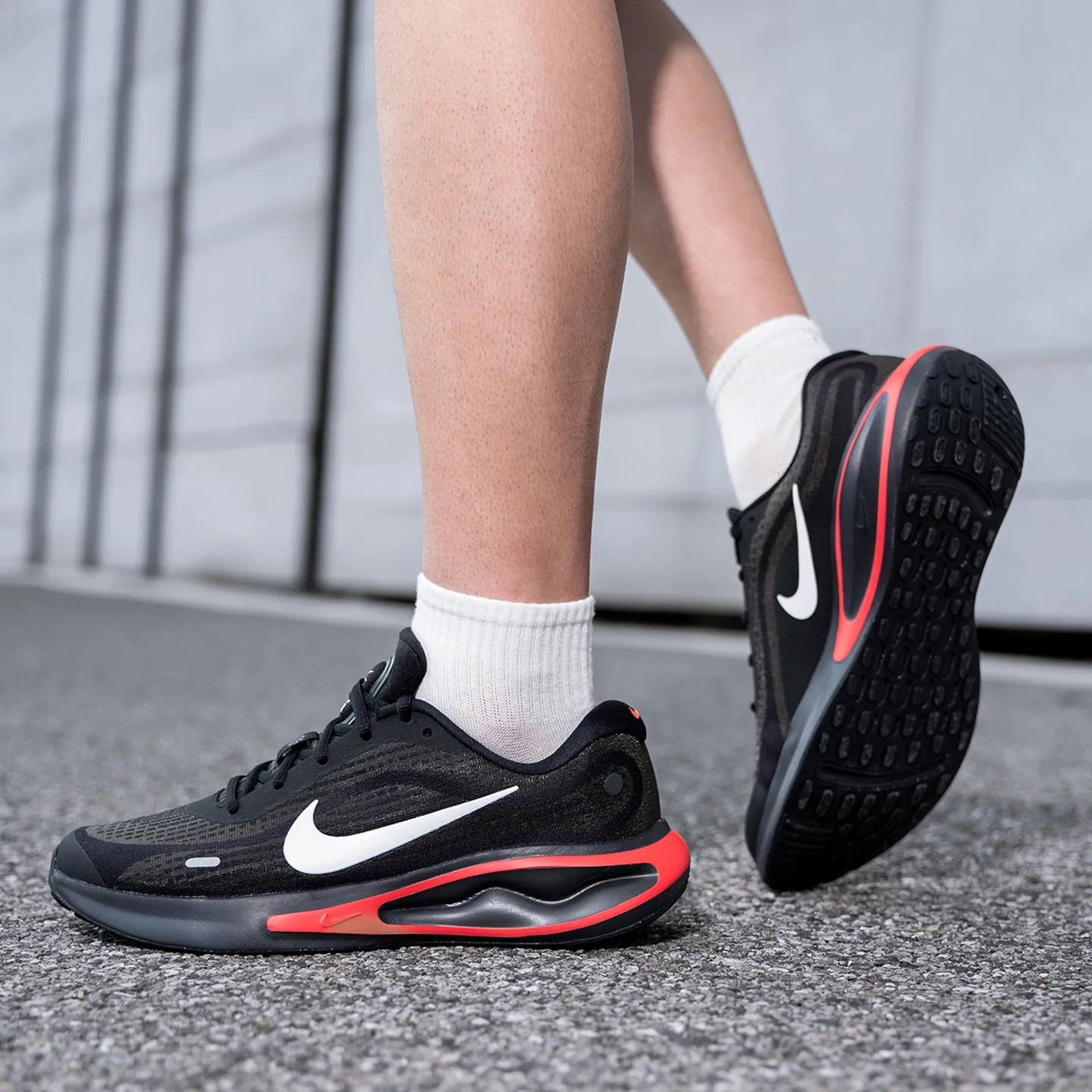 Фото Nike FN0228-013 2026 Новые мужские кроссовки для бега, черные, красные, с сетчатой подкладкой, превосходным сцеплением и светоотражающими элементами №2