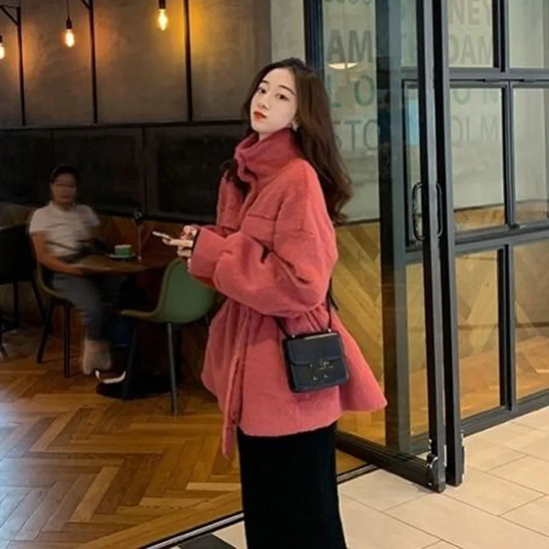 Fashion Thick Warm Winter Jacket Woman Made Fur Coat Super Atmosphere Slim Teddy Fashion Long Sleeve Women Jacket