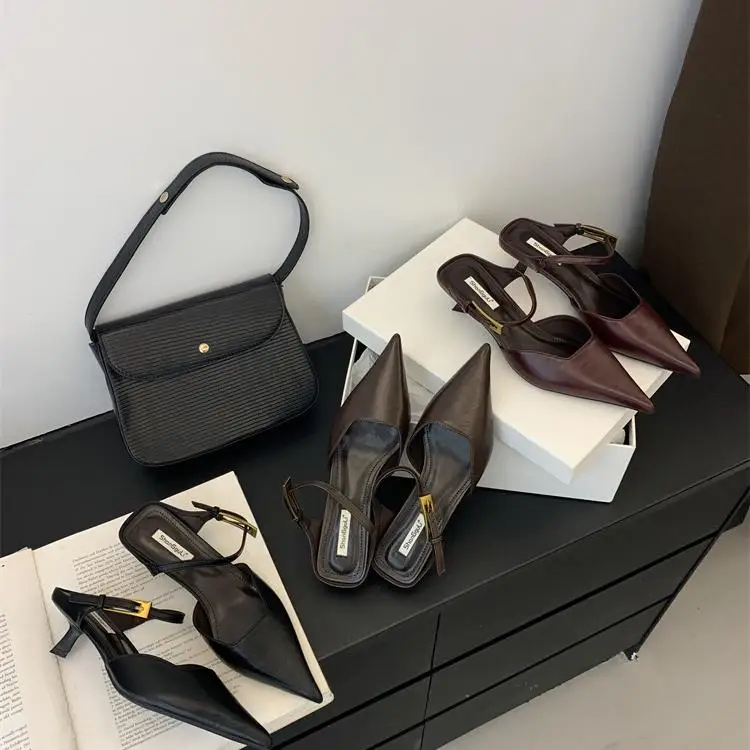 2024 женская обувь новые летние сандалии с острым носком для девочек удобные