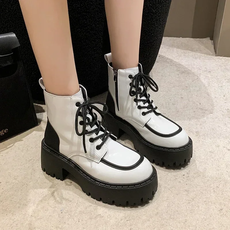 

Женские ботинки на массивной платформе, белые мотоциклетные ботинки с высоким берцем, на шнуровке, Осень-зима 2023