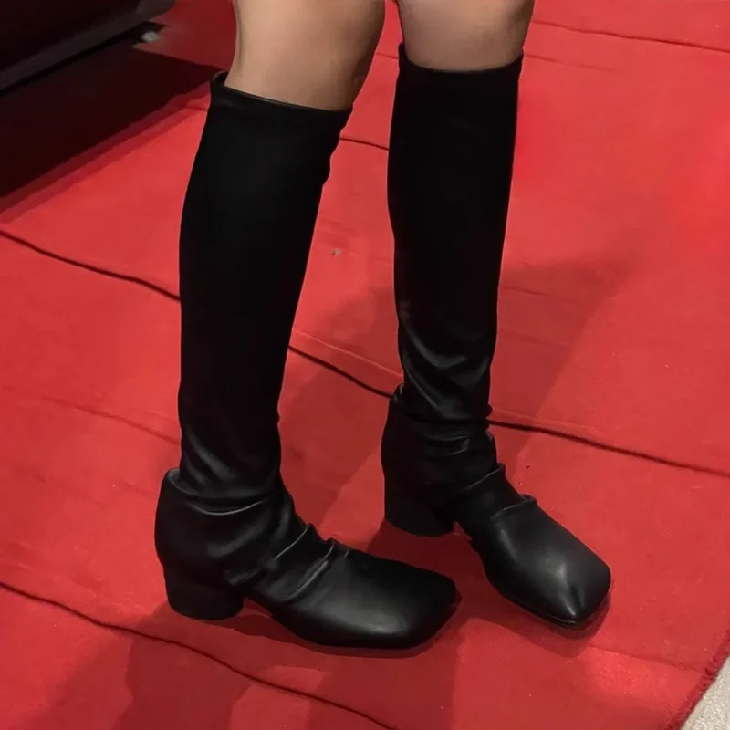 

Брендовые Классические балетки в стиле ретро, дизайнерские эластичные сапоги с квадратным носком и плиссировкой, черные кожаные сапоги до колена, женская обувь 2024