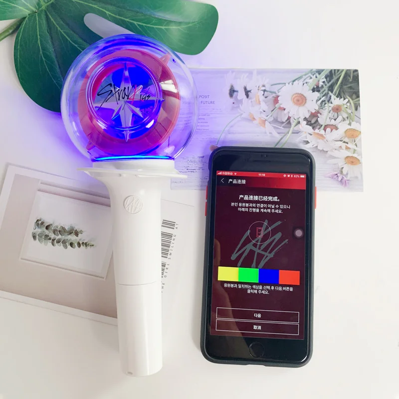 Lightstick New Fashion Kpop Strayed Kids Lightstick With Bluetooth Concert Hand Lamp Glow Light Stick Flash Lamp Fans Collection