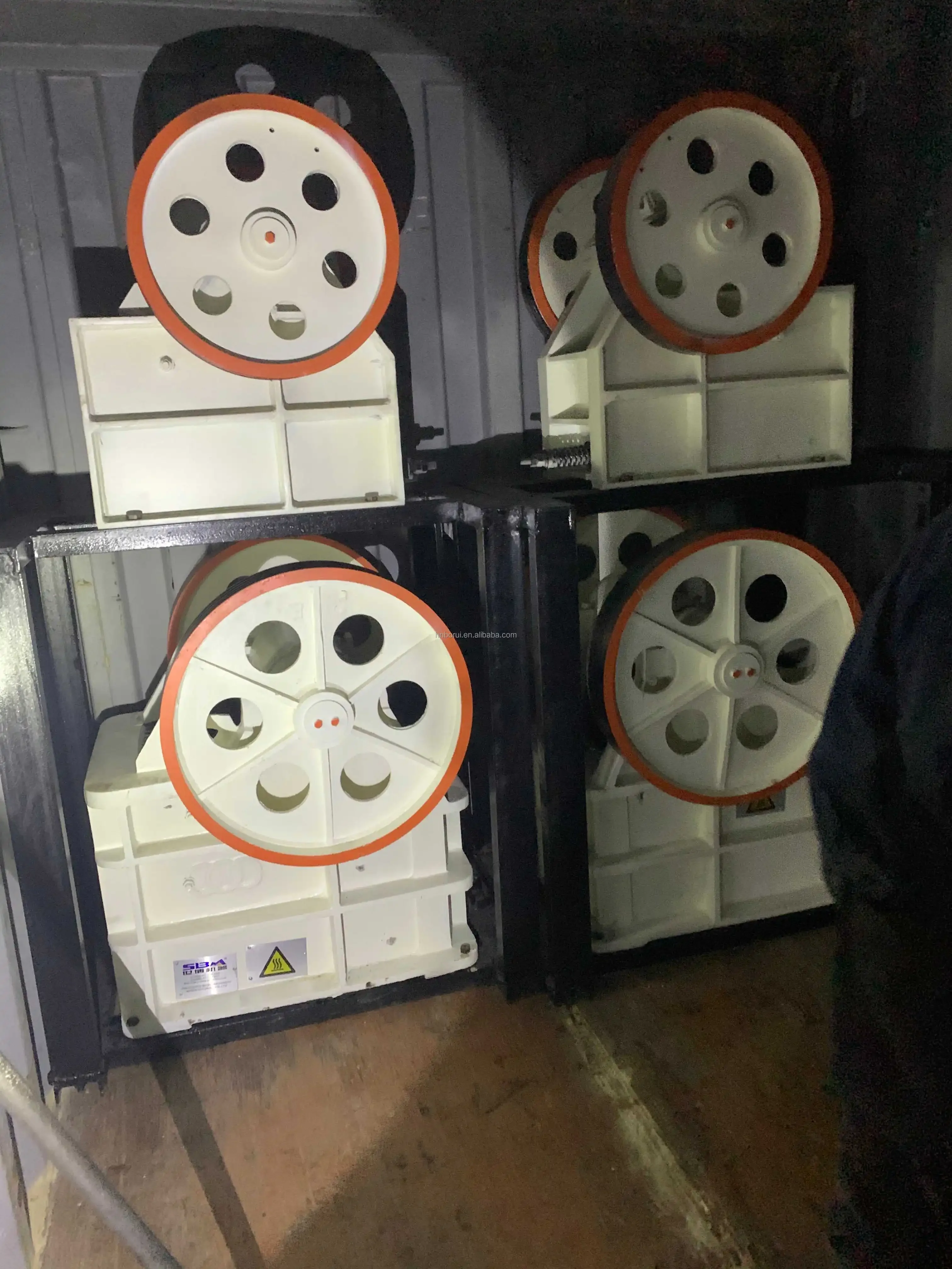 Мобильная горная машина Pe 150x250 каменный гранит челюсть дробилка небольшая для