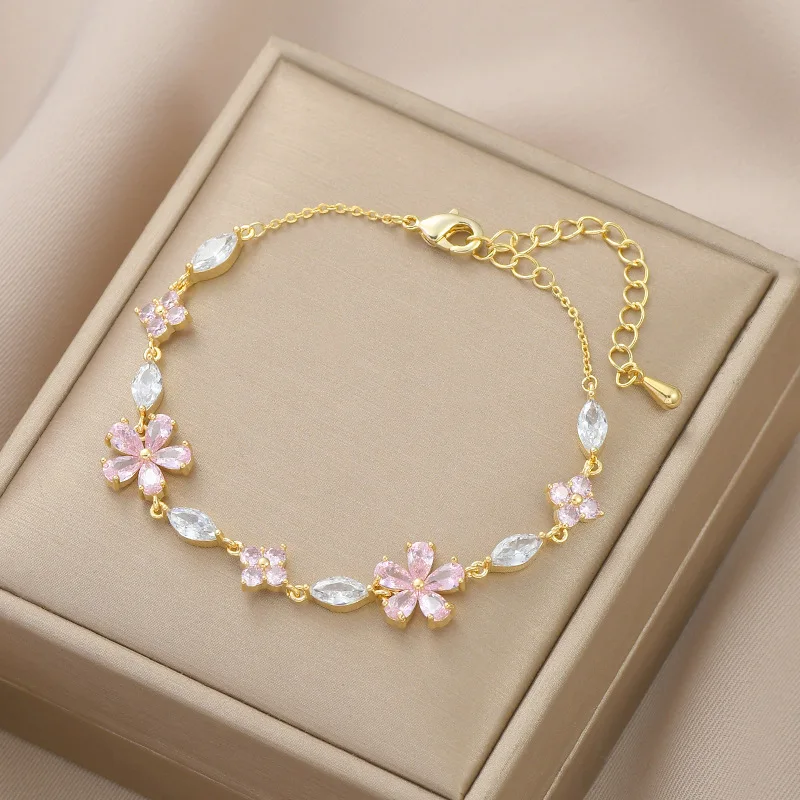 

2023 spring and summer new temperament bracelet female niche design sense zircon petal hand decoration fashion matching bracelet