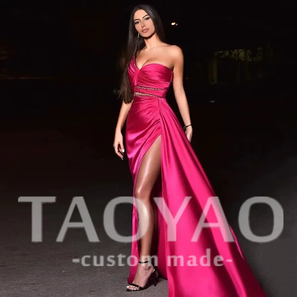 Фото Индивидуальные простые розово-красные атласные вечерние платья на одно плечо с юбкой-годе длинная юбка с V-образным вырезом №1