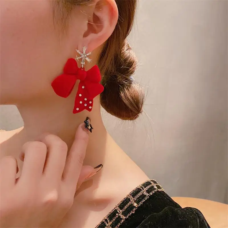 

Винно-красный лук, новогодние очаровательные снежинки, осенние и зимние серьги, нишевой дизайн, новогодние серьги 2022, оптовая продажа