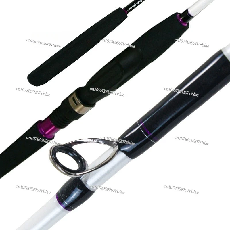 Настоящий морской груз однотонная небольшая лодка на берегу маленькая белая