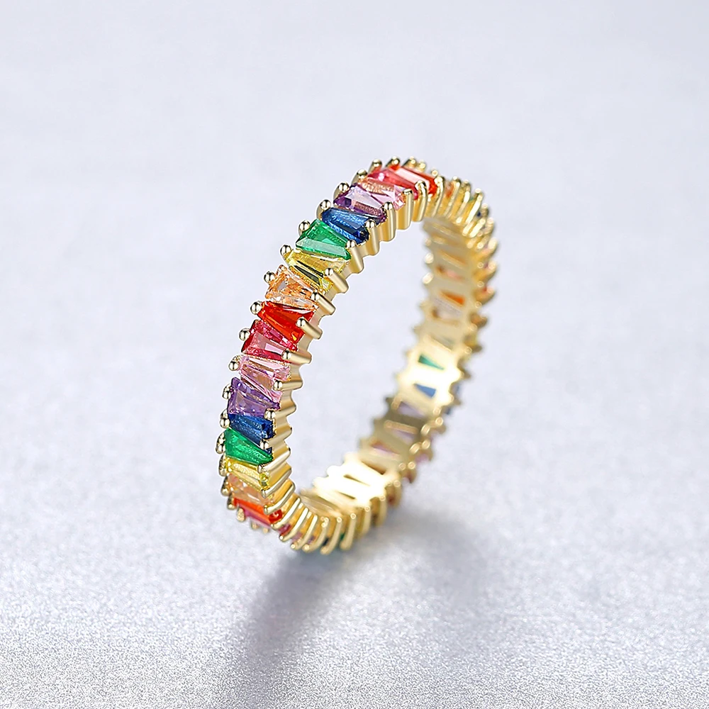 Женское кольцо из серебра 925 пробы с фианитом |