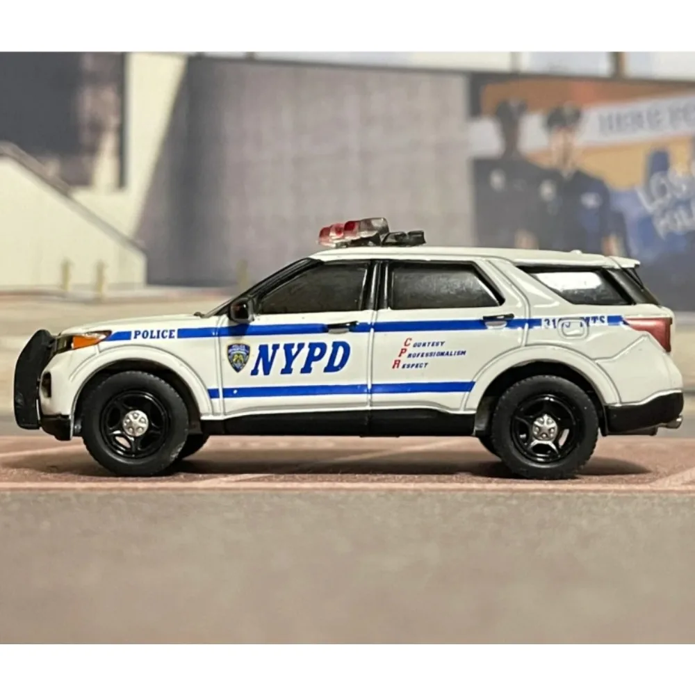 Фото 1:64 2020 Ford Police INTERCEPTOR UTILITY NYPD модель автомобиля из сплава, Коллекционная игрушка, подарок, сувенир, украшение для дисплея №5