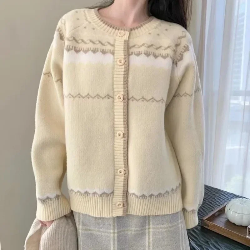 

Milk yellow knitted cardigan for women in autumn and winter, thickened design, gentle and lazy style, high-end sweater jacket