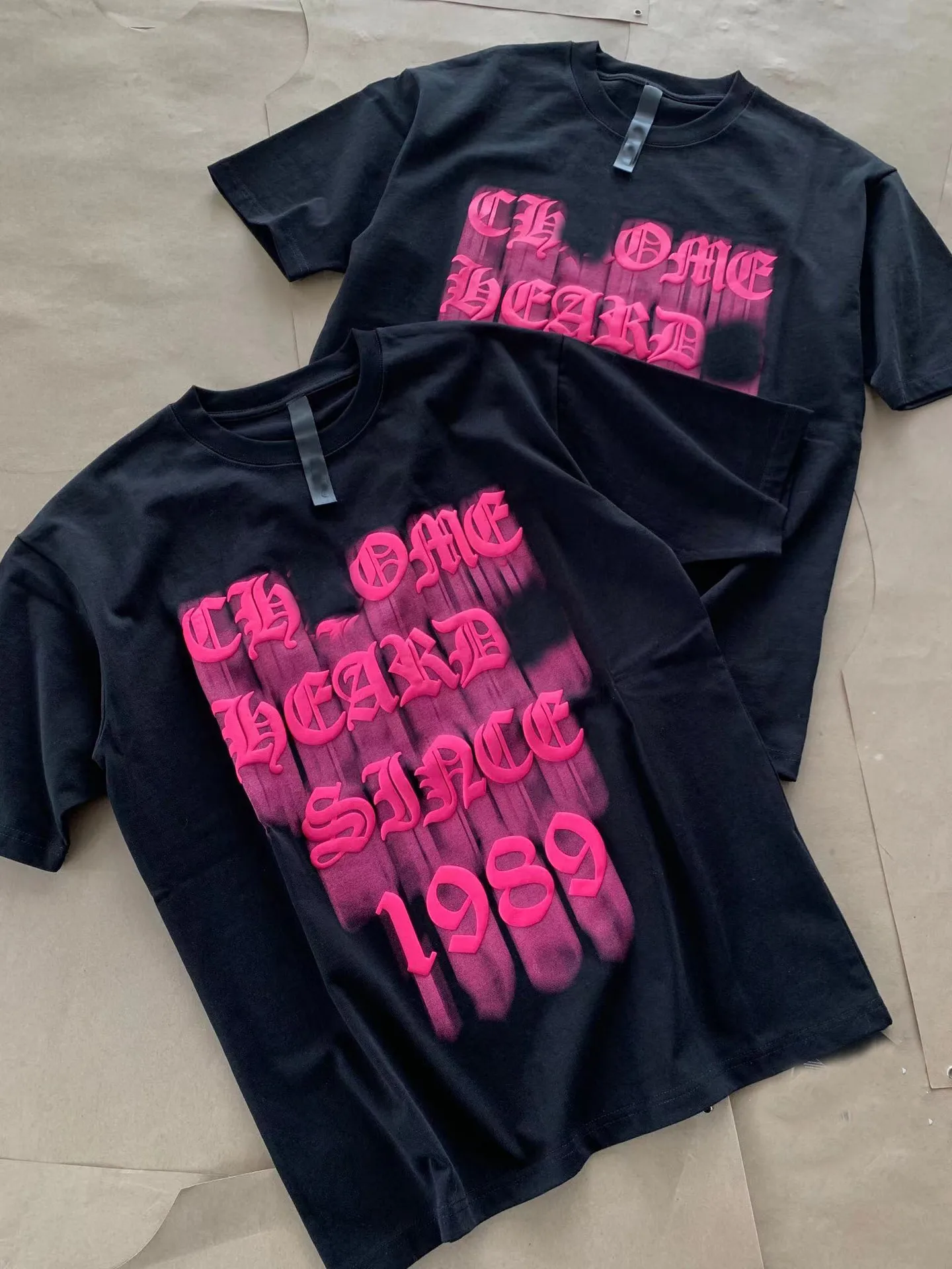 

2022 Fashion New Chrome Gothic Sanskrit Round Neck Short Sleeve High Quality Hip Hop Street Casual T-Shirt Heart