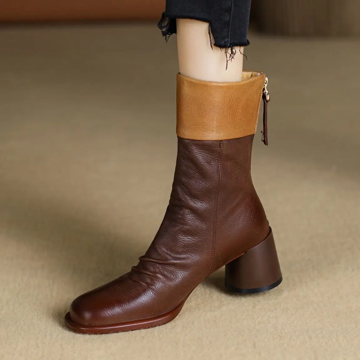 

Ботинки женские короткие из воловьей кожи, на молнии сзади, на каблуке 6 см