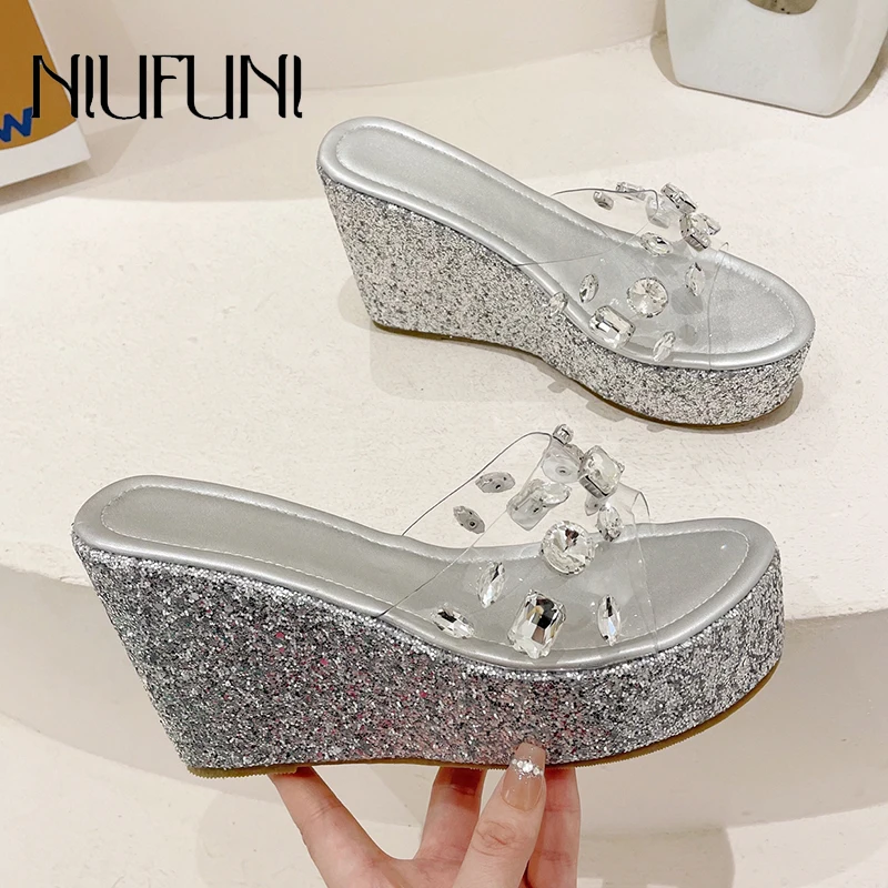 

NIUFUNI Platform Transparent PVC Rhinestone Sequins Wedges Women Slippers Peep Toe Silvery Gladiator Shoes High Heels Size 35-41