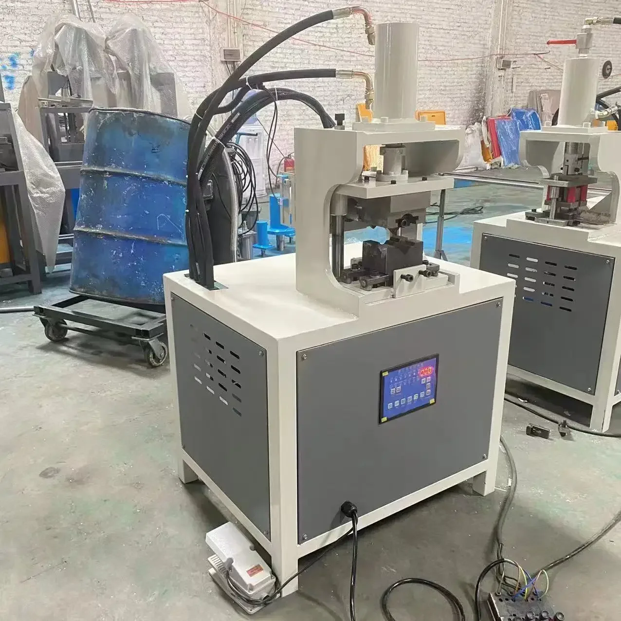 Простая в эксплуатации автоматическая гидравлическая угловая планка с