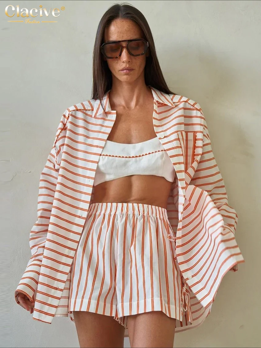 Фото Clacive Fashion Свободный комплект из 2 предметов в полоску с принтом для женщин 2026 Элегантная рубашка с длинным рукавом и шорты с высокой талией Комплект женской одежды №1