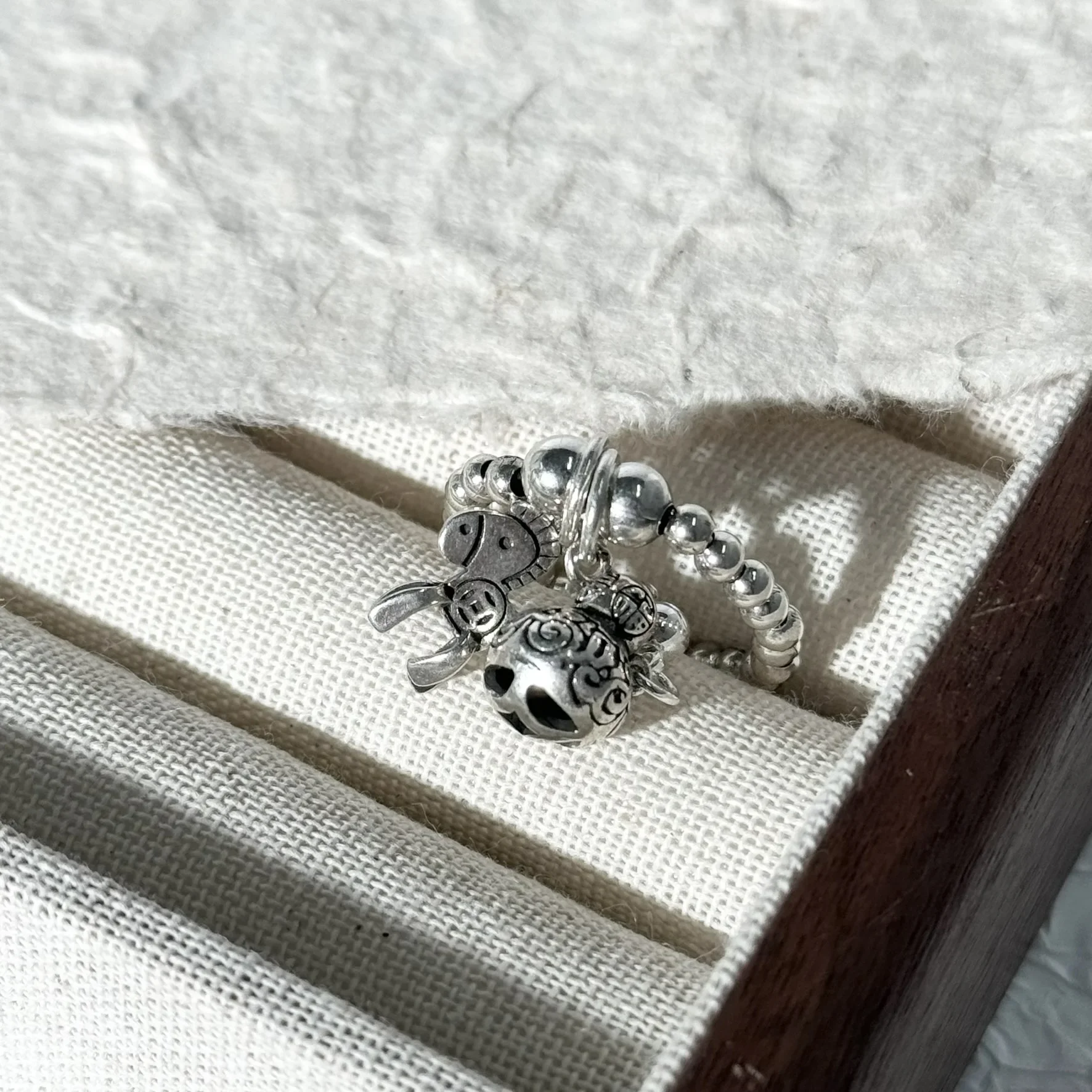 Кольцо из чистого серебра 925 пробы с жемчужными бусинами