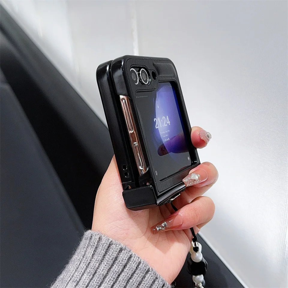 Чехол-книжка из искусственной кожи с бусинами и цепочкой на запястье для