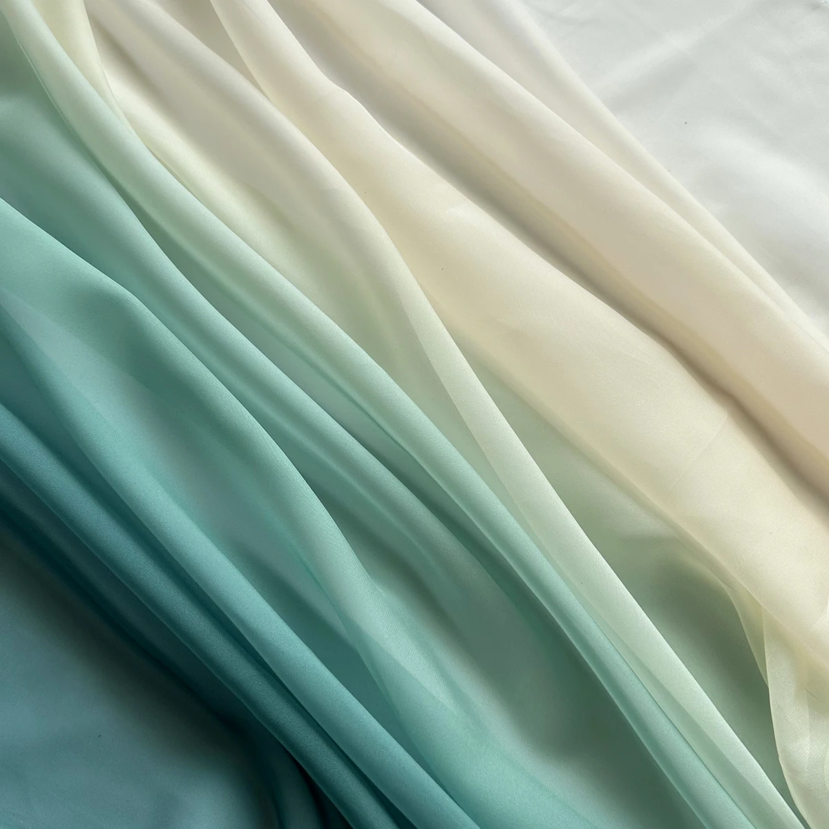 Шифоновая ткань с градиентом плотности 30D