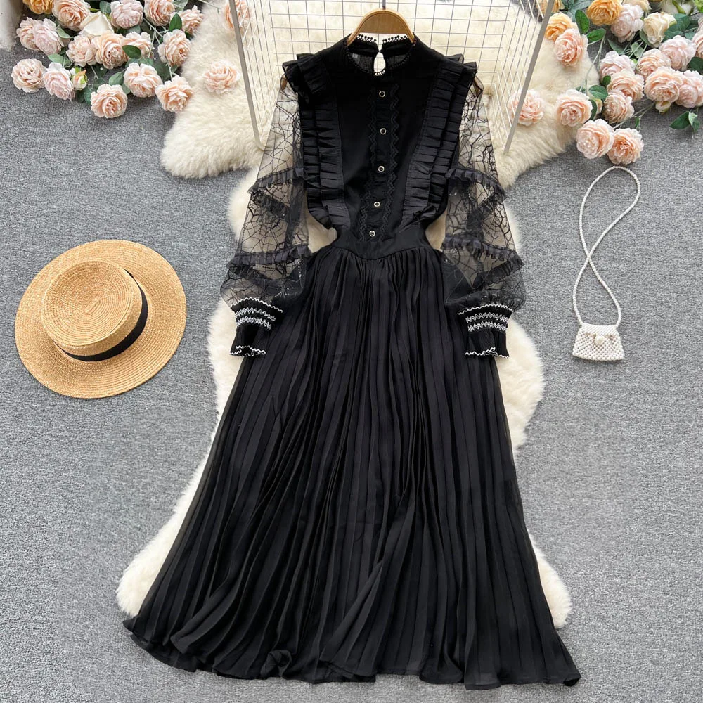 

Платье-макси черное ТРАПЕЦИЕВИДНОЕ с длинным рукавом, воротником-стойкой и кружевной аппликацией