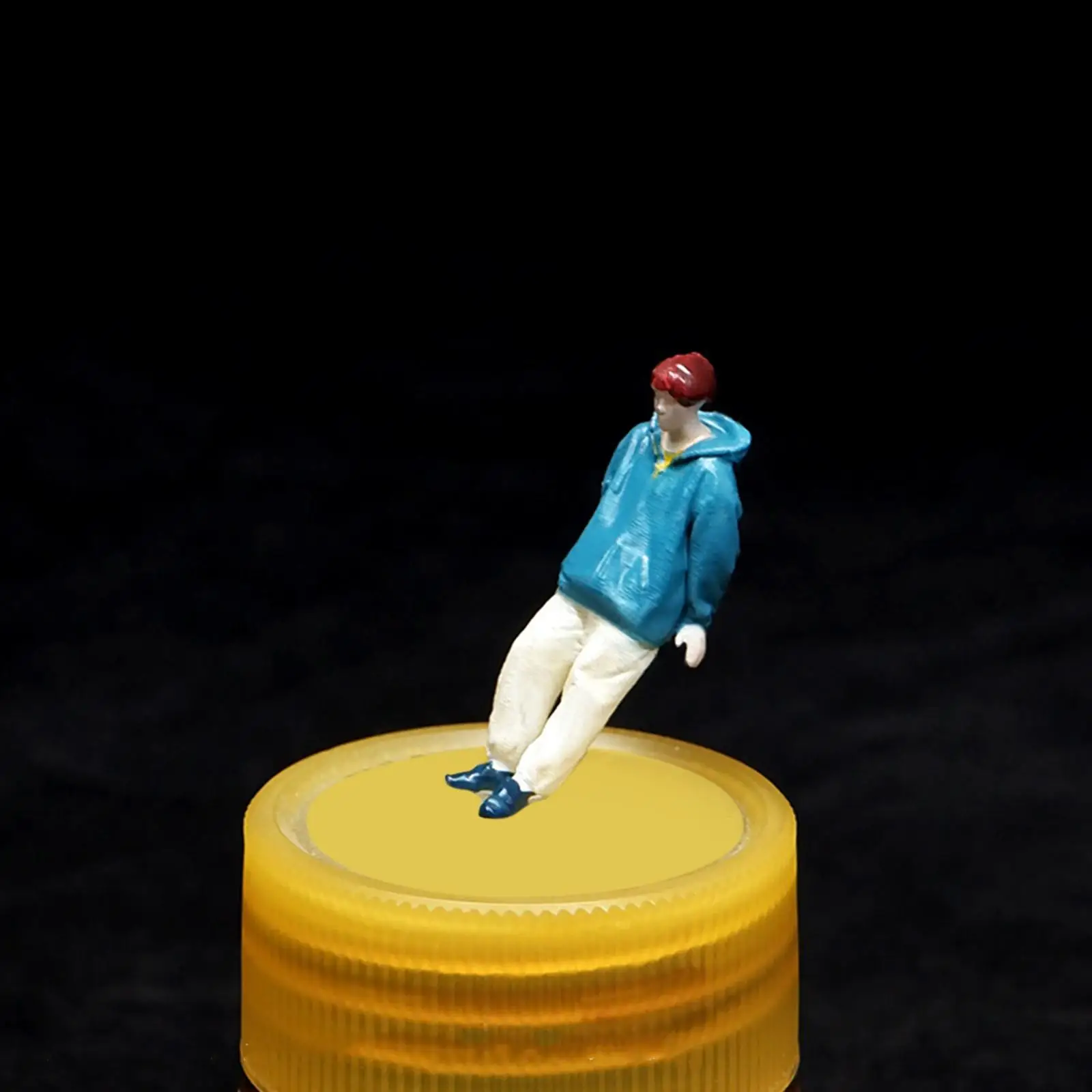 

Фигурки из смолы 1/64, стоячие деликатные окрашенные миниатюрные фигурки для миниатюрных сцен в парке