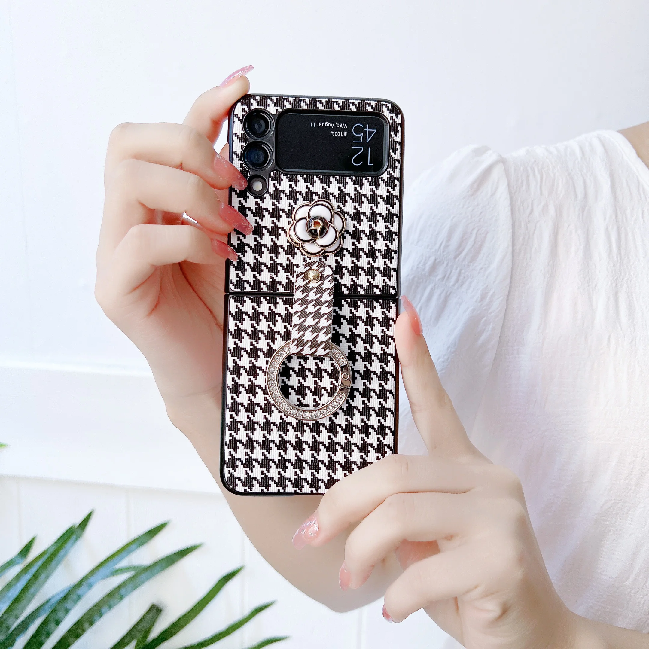 

2022 Fashion Houndstooth Belt Small Fragrance Ring Protective Case for Galaxy Z Flip 4 Folding Protective Case Shockproof