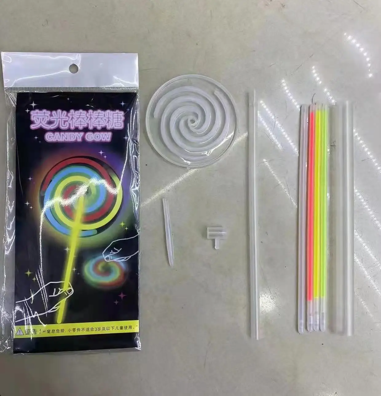 светящиеся палочки на шнуре. галогеновые палочки. люминофорные палочки. люминесцентные палочки. ручки с брелками.