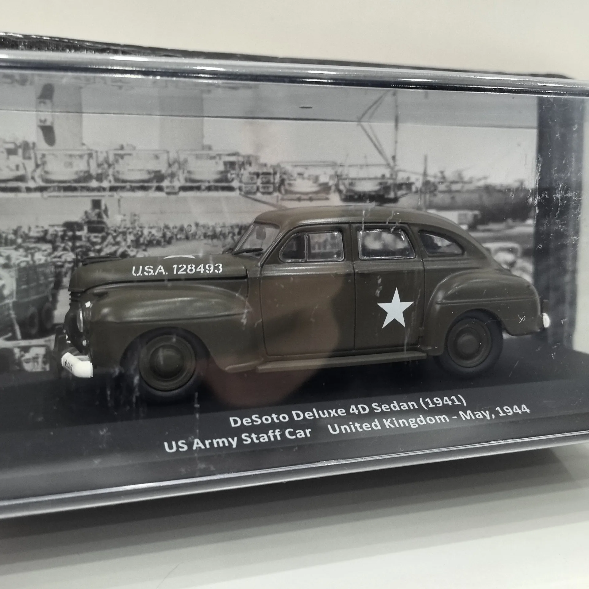 Фото Модель автомобиля IXO 1/43 масштаба DESOTO DELUXE 4D SEDAN 1941-1944 Q3 из литого сплава. №4