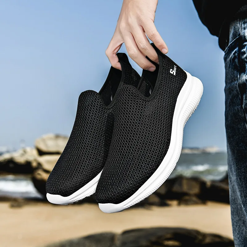 

2022 Summer Breathable Man Sneaker Fashionable Running Vulcanize Shoe Mesh Sports Flat Men Loafers Couple